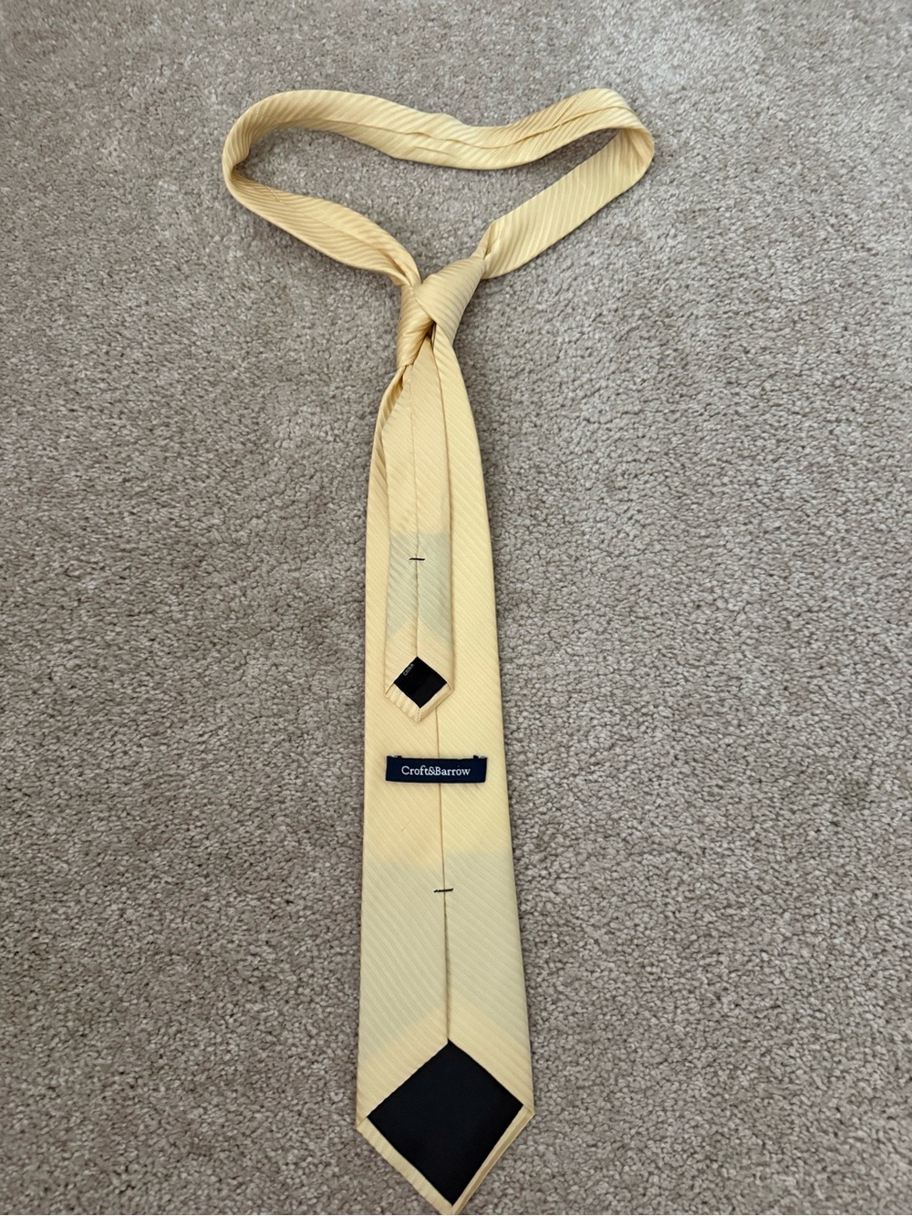 Yellow tie - Picture 2 of 2